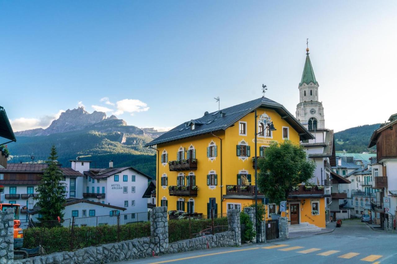 Ambra Cortina Luxury&Fashion Hotel Cortina dʼAmpezzo Esterno foto