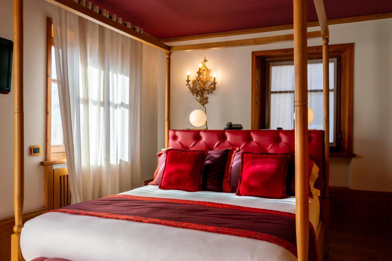 Ambra Cortina Luxury&Fashion Hotel Cortina dʼAmpezzo Esterno foto